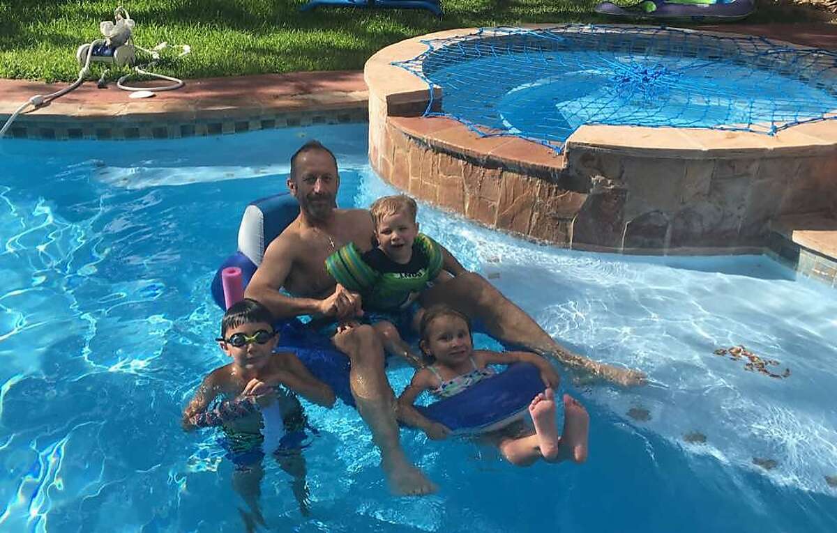 During his medical leave, KENS anchorman Barry Davis spent some lovely time in his new pool with his three kids. After a sometimes painful recovery from prostate surgery, the newscaster returns to his morning and noon posts this week.