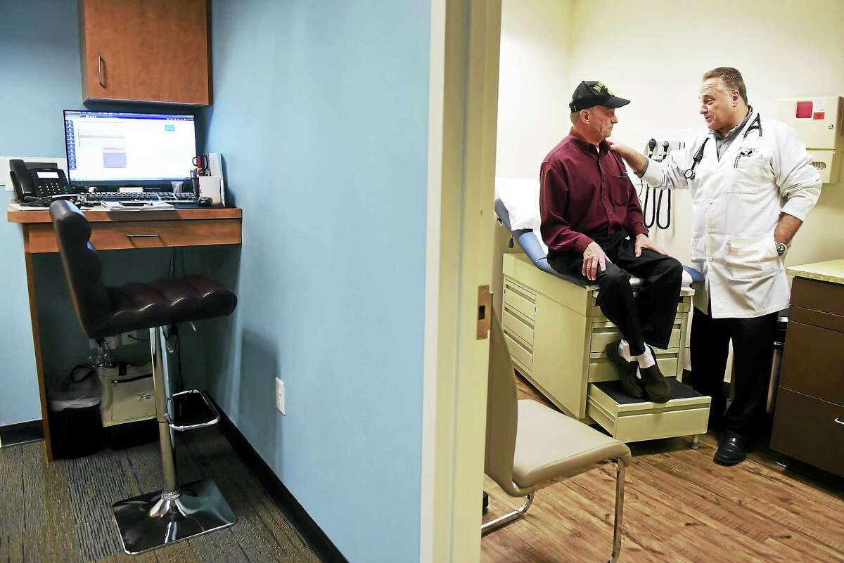 Hamden doctor opens concierge medical practice to patient’s cheers