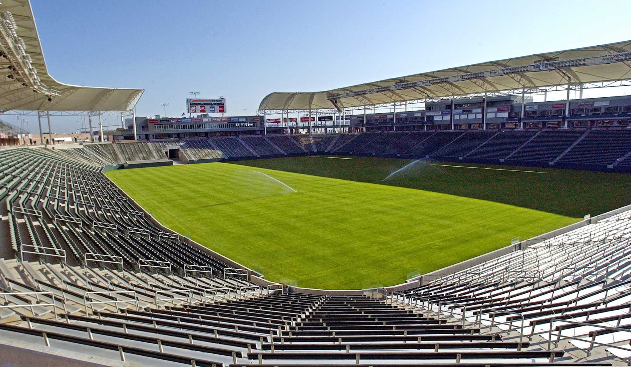 Los Angeles Chargers logo booed at Clippers-Lakers game