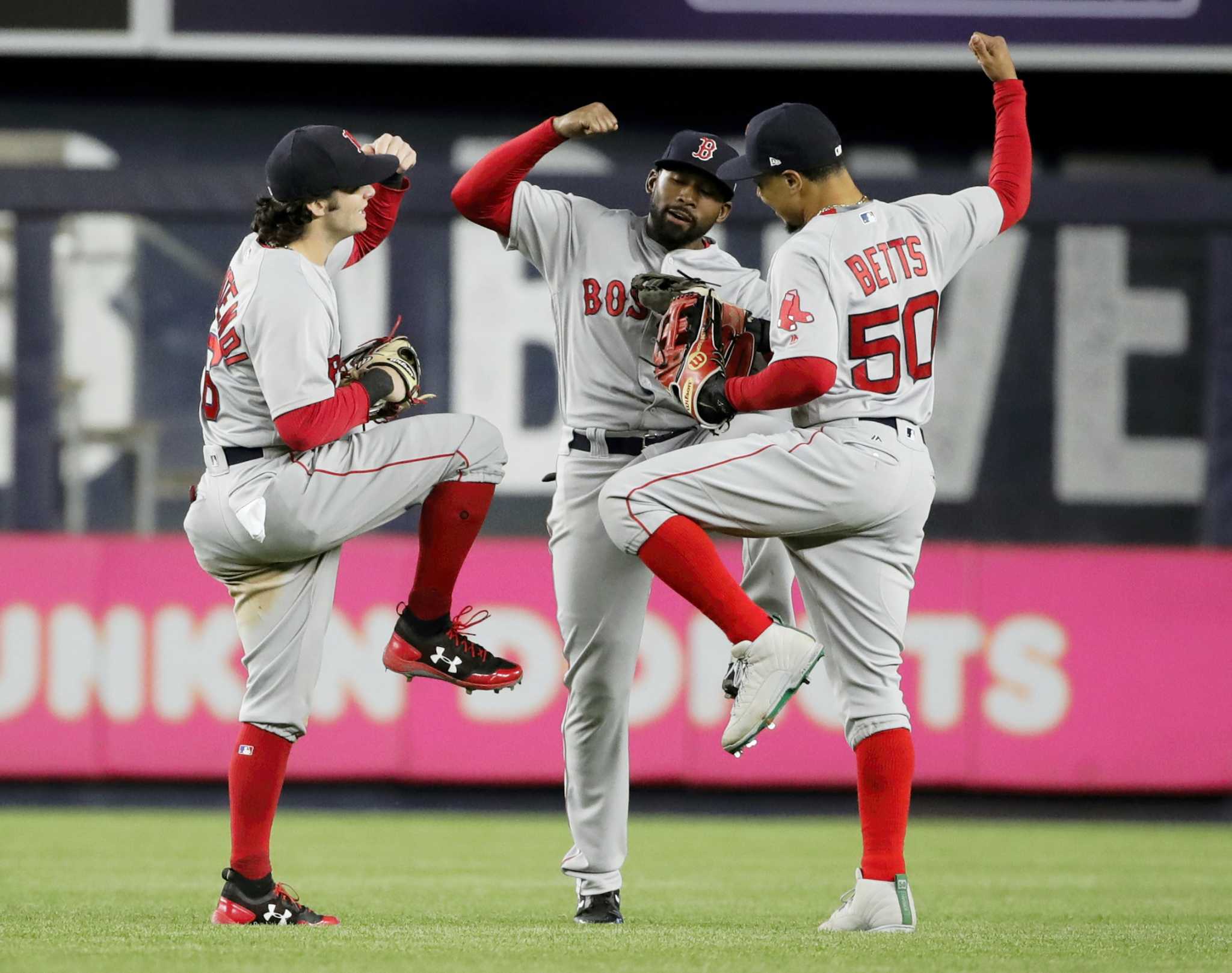 Hanley Ramirez homers to power Red Sox over Yankees again
