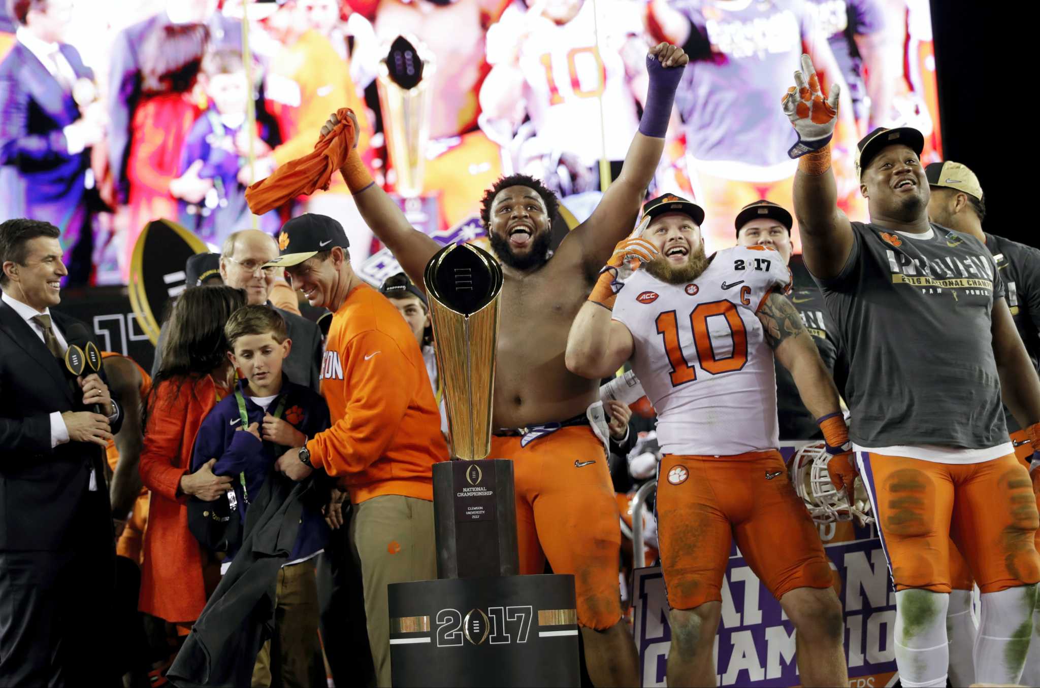 Watson hits Renfrow for game-winning TD in title game - ESPN Video