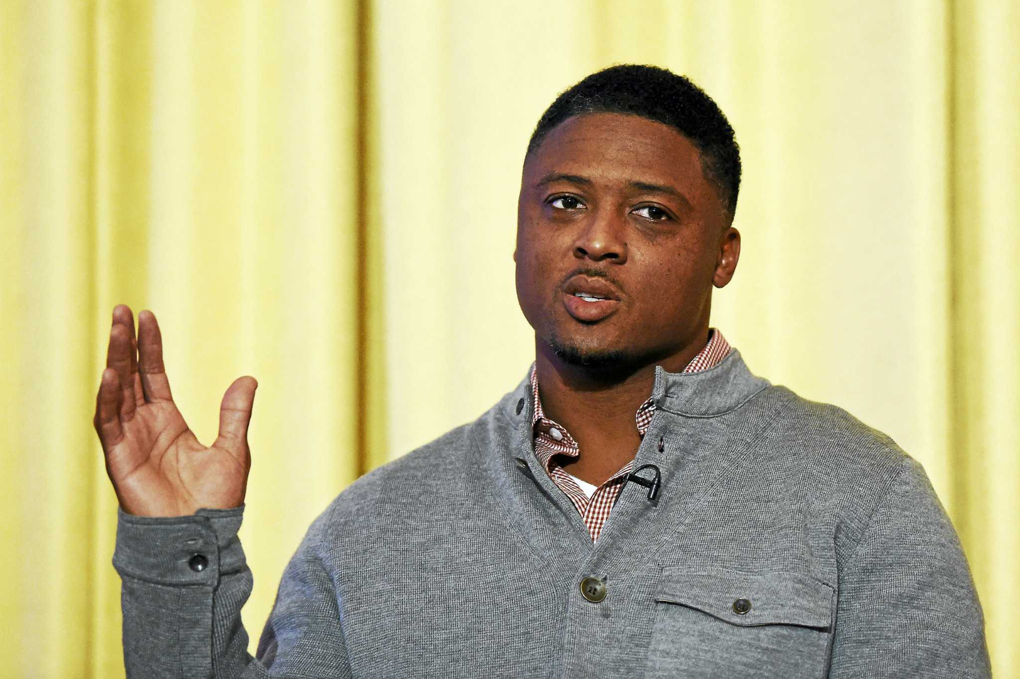 Warrick Dunn continues to do amazing work in the community with