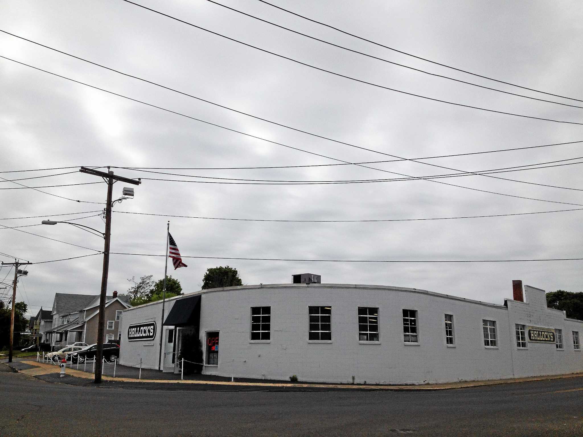 Hallock's Appliances moving its warehouse and outlet store from West