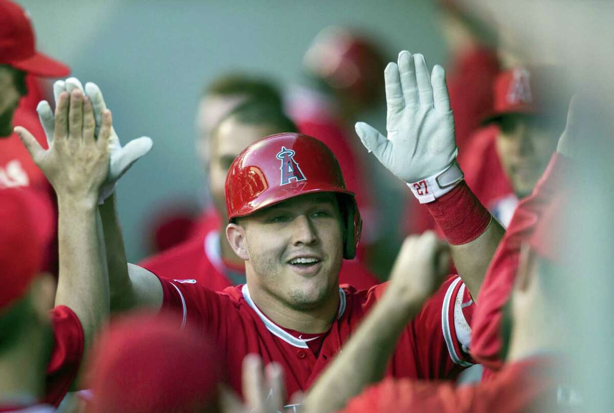 Mike Trout, Kris Bryant win baseball's MVP awards