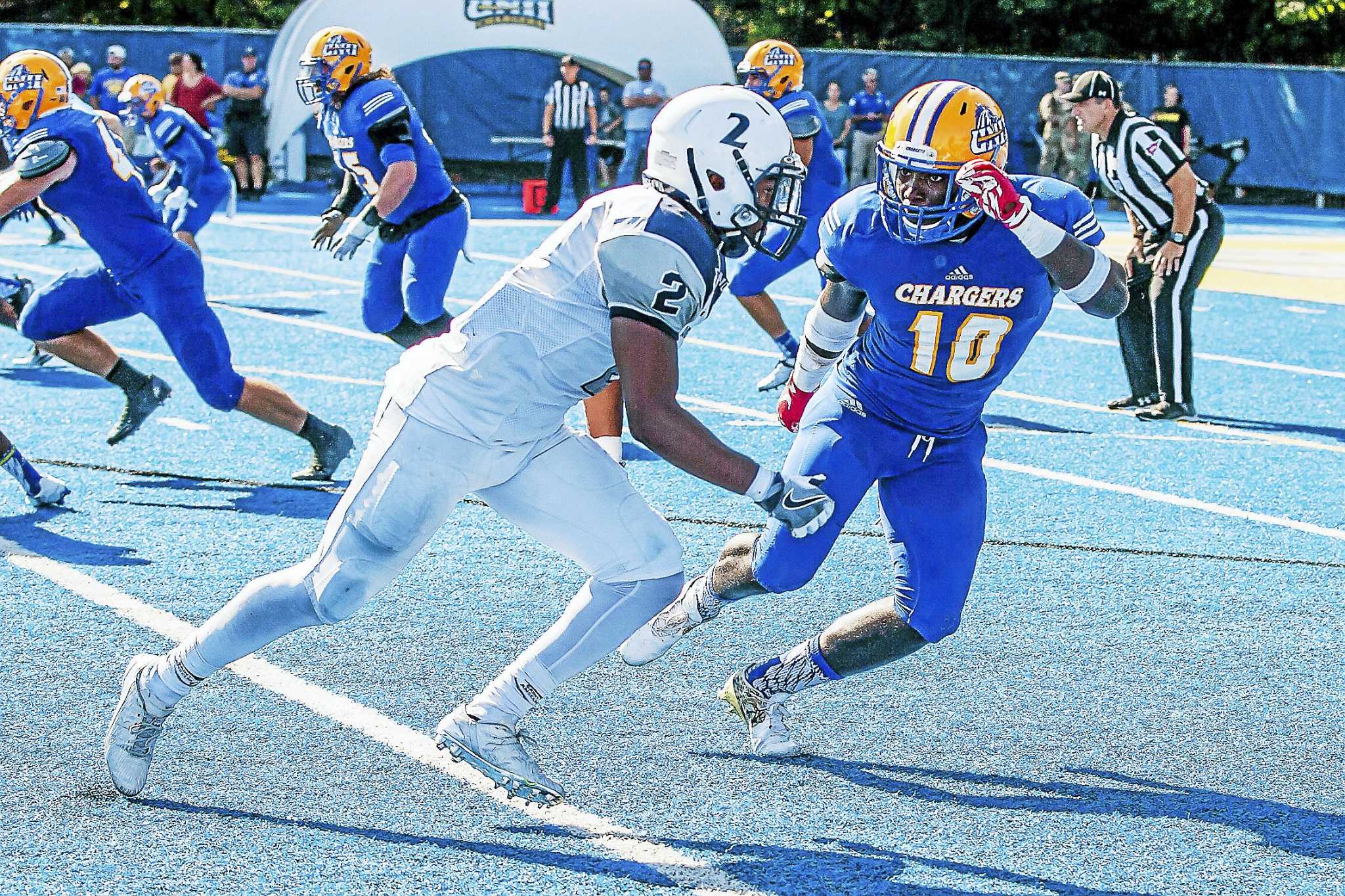 Mark Clements thriving with New Haven football team after battling hardship...