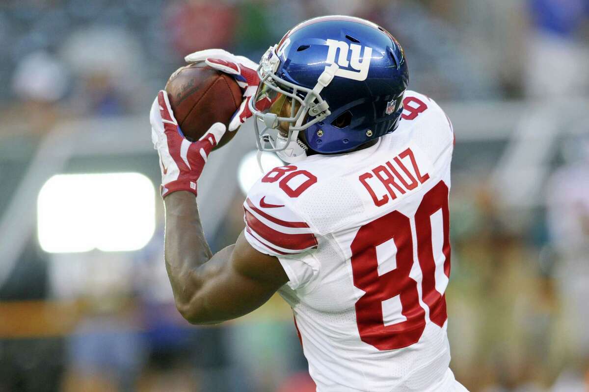Giants wide receiver Victor Cruz (80) catches a pass.