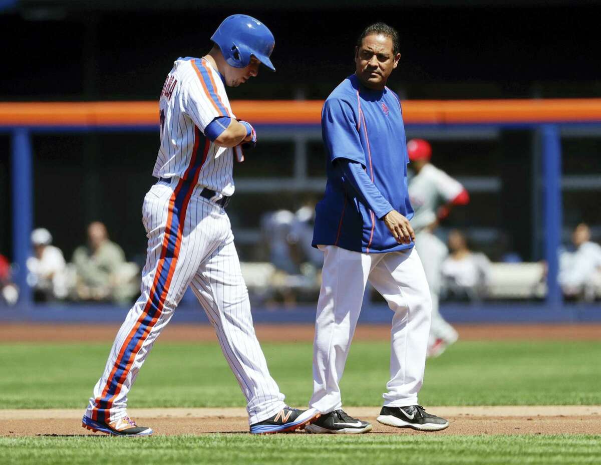 A trainer walks the Mets’ Asdrubal Cabrera, left, off the field in the first inning on Sunday.