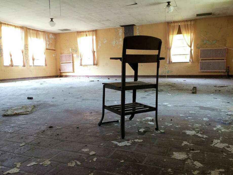 Abandoned Mental Institution On Uconn Property A State Attraction