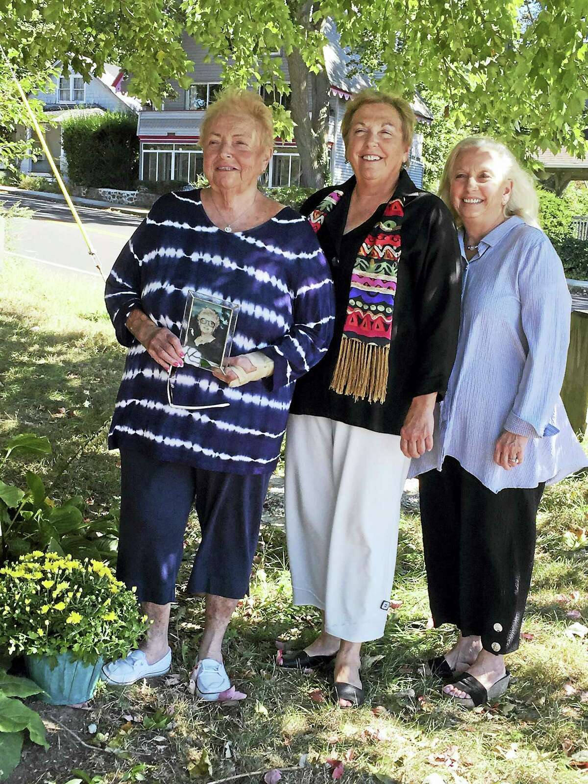 From left, Marietta Coppola, Paula DAgostino and Michelle Lettieri hold a picture of their mother, Julia “Nana” Coppola, who was killed by a drunken driver in 1993.