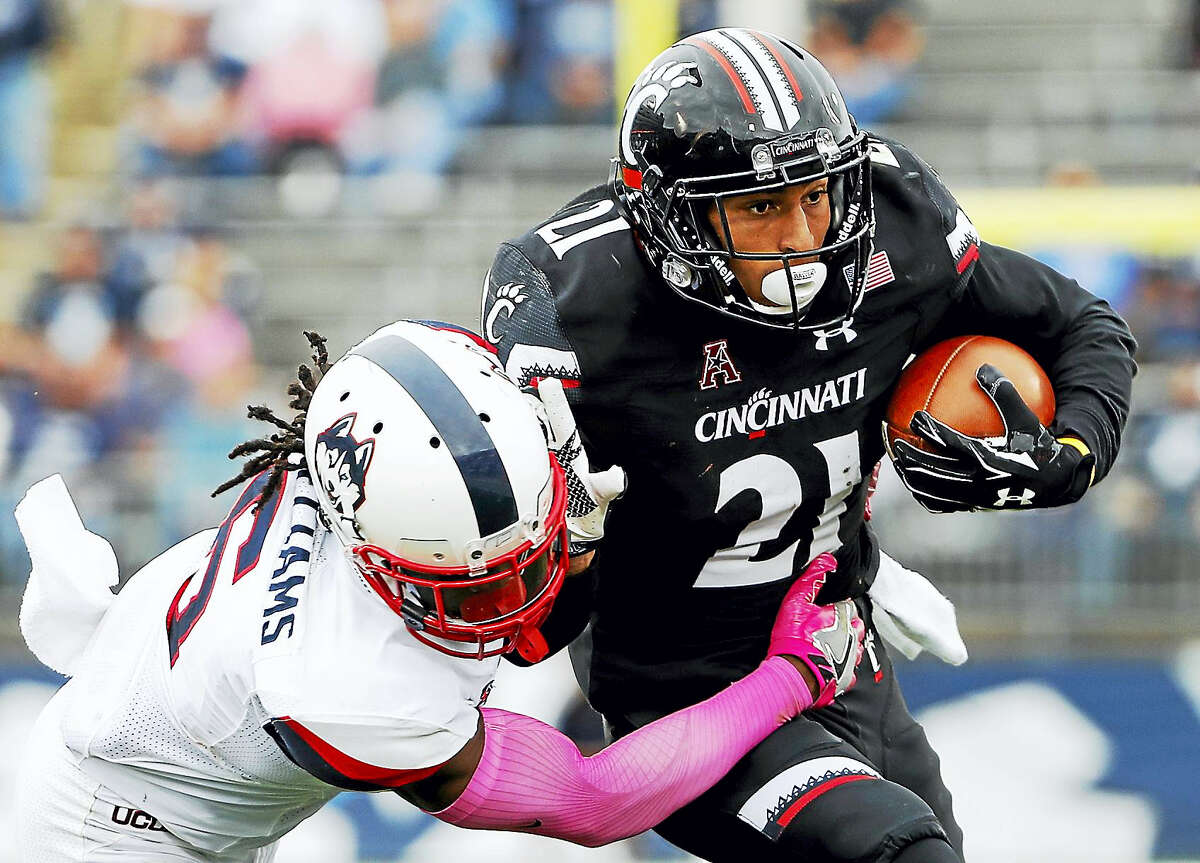 Cincinnati wide receiver Devin Gray can’t get by UConn cornerback Jhavon Williams during a game earlier this season.