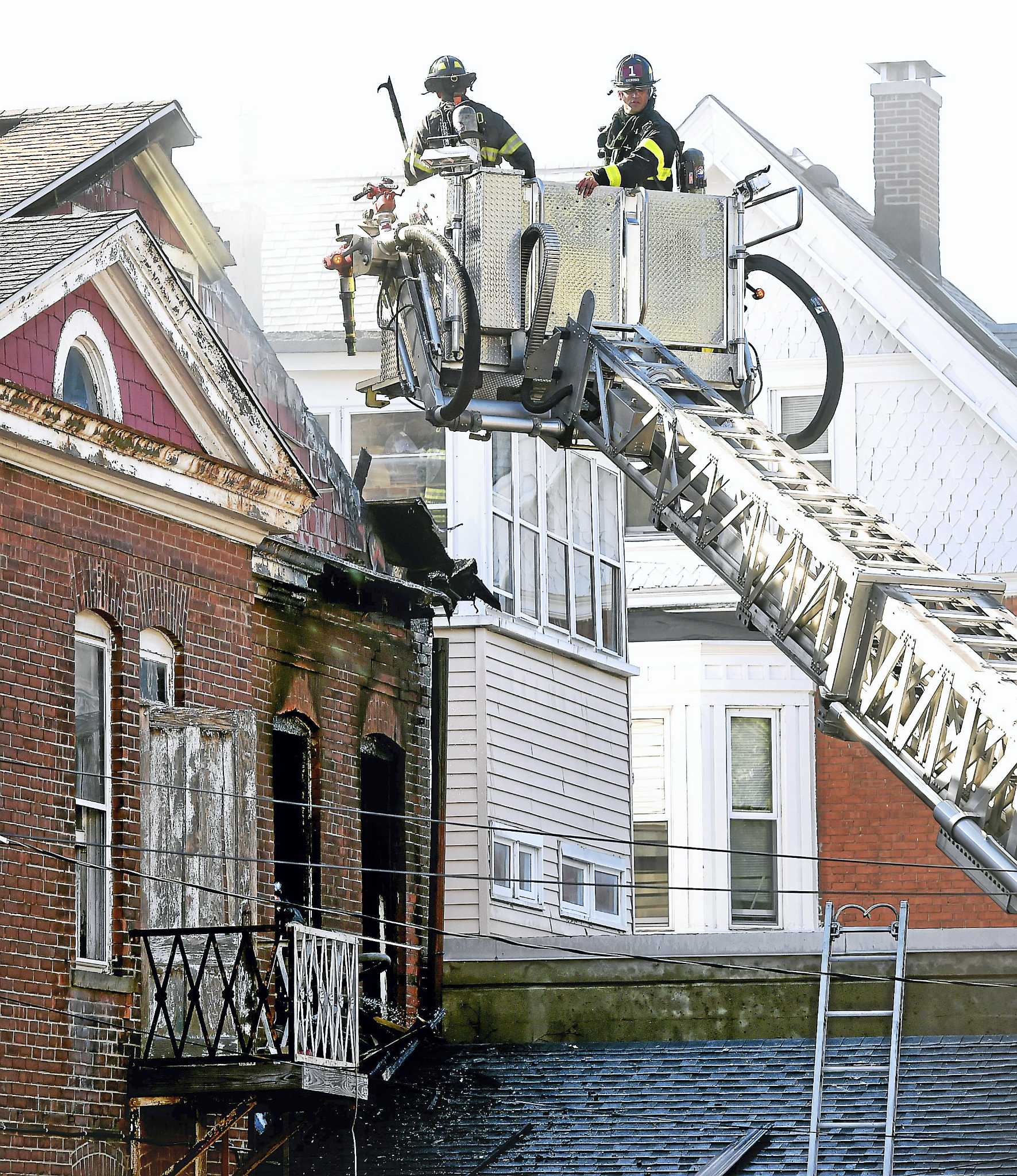 New Haven crews battle building fire on Chapel Street