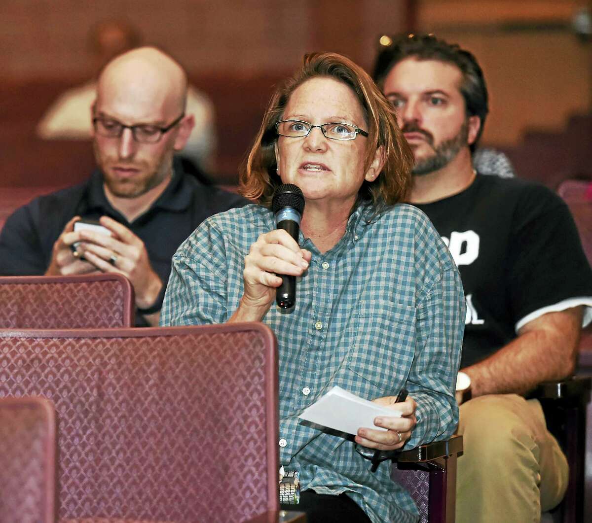 JoAnne Wilcox, a mother of 3, speaks at Tuesday’s meeting.