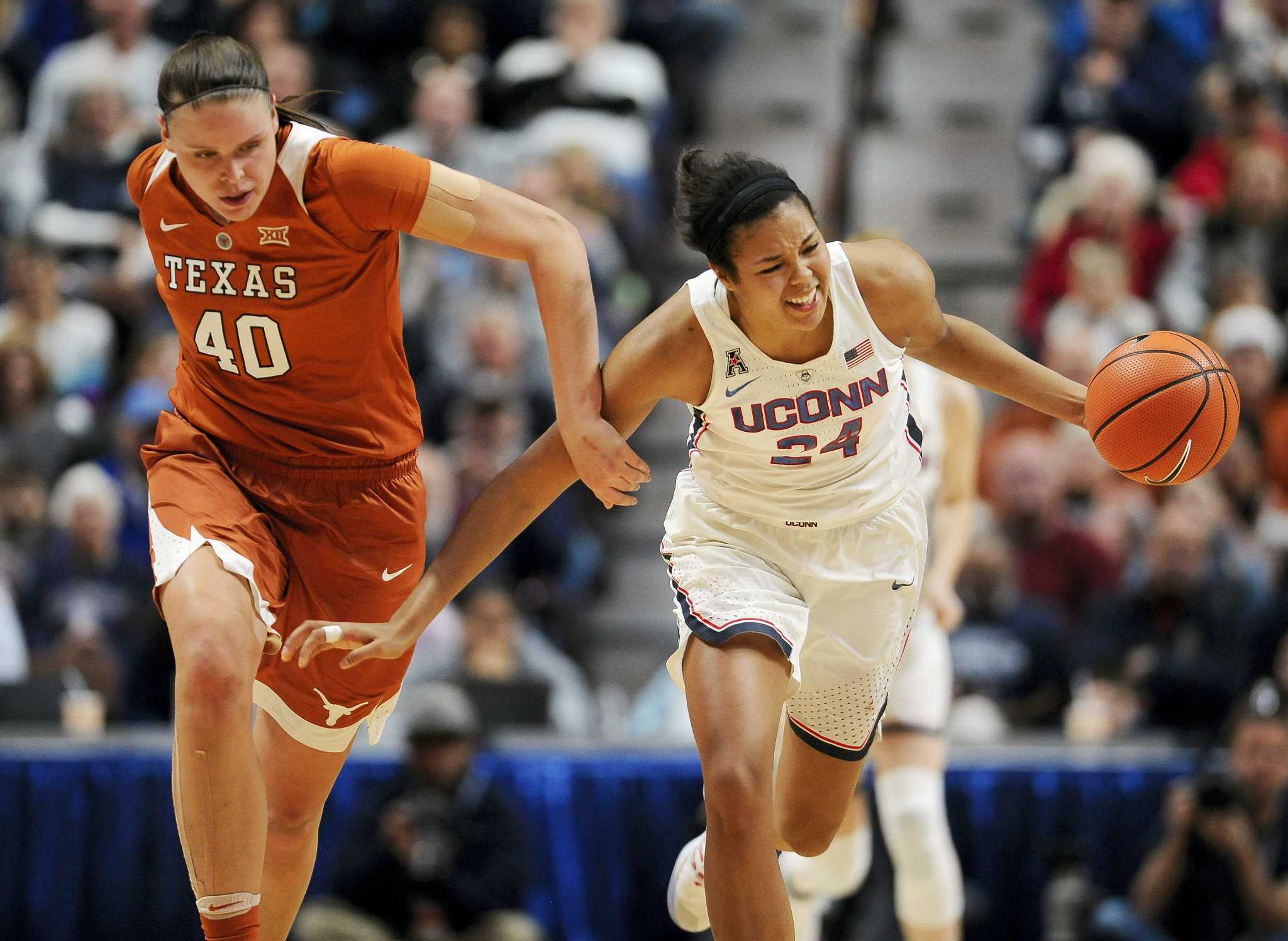 UConn new No. 1 in AP women’s basketball poll; pass Irish