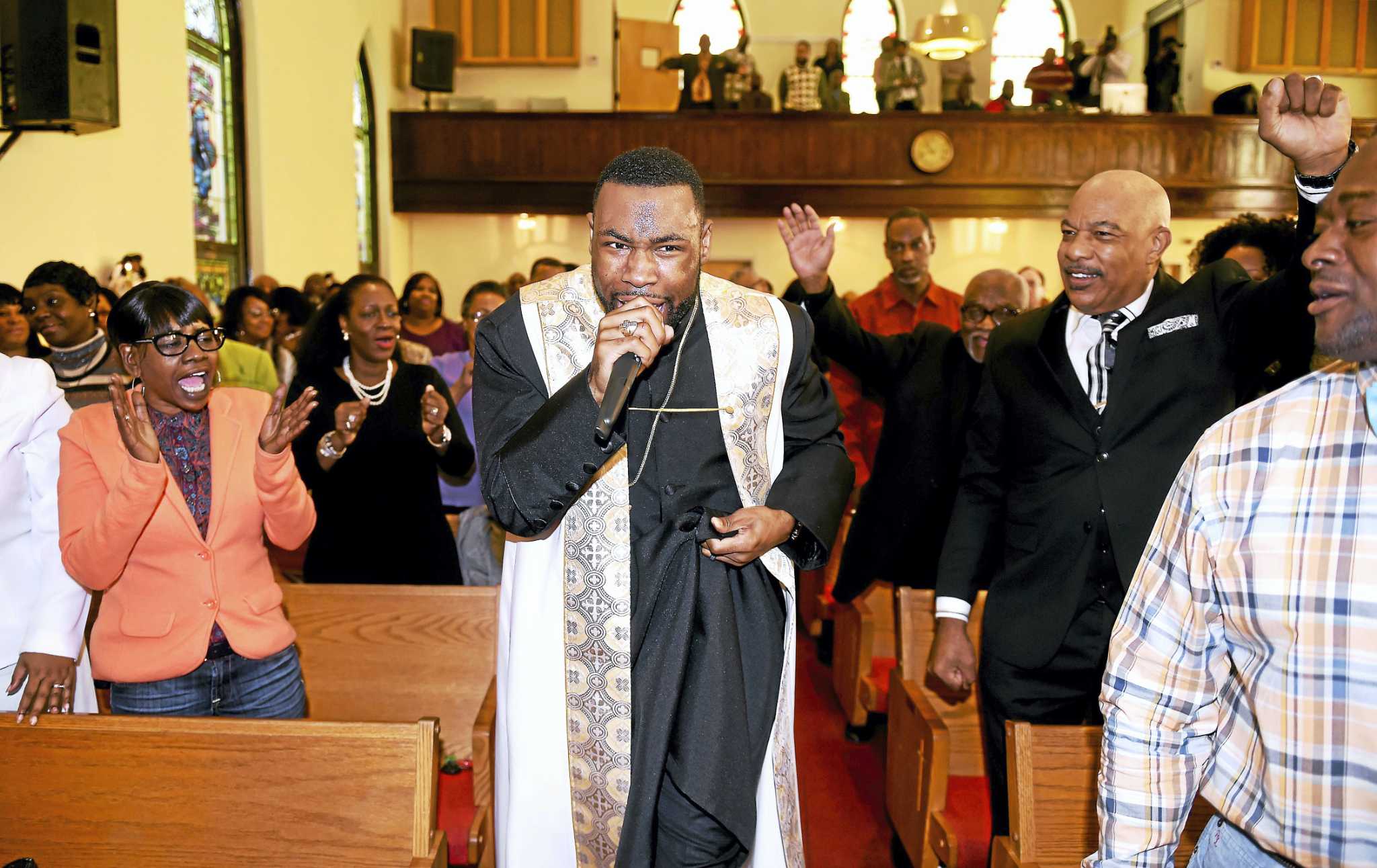 new-minister-at-new-haven-s-varick-memorial-ame-zion-church-making-an