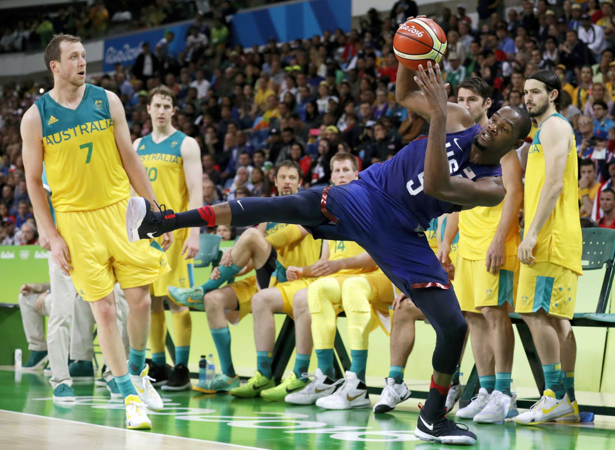 u-s-men-s-basketball-team-survives-scare-from-australia