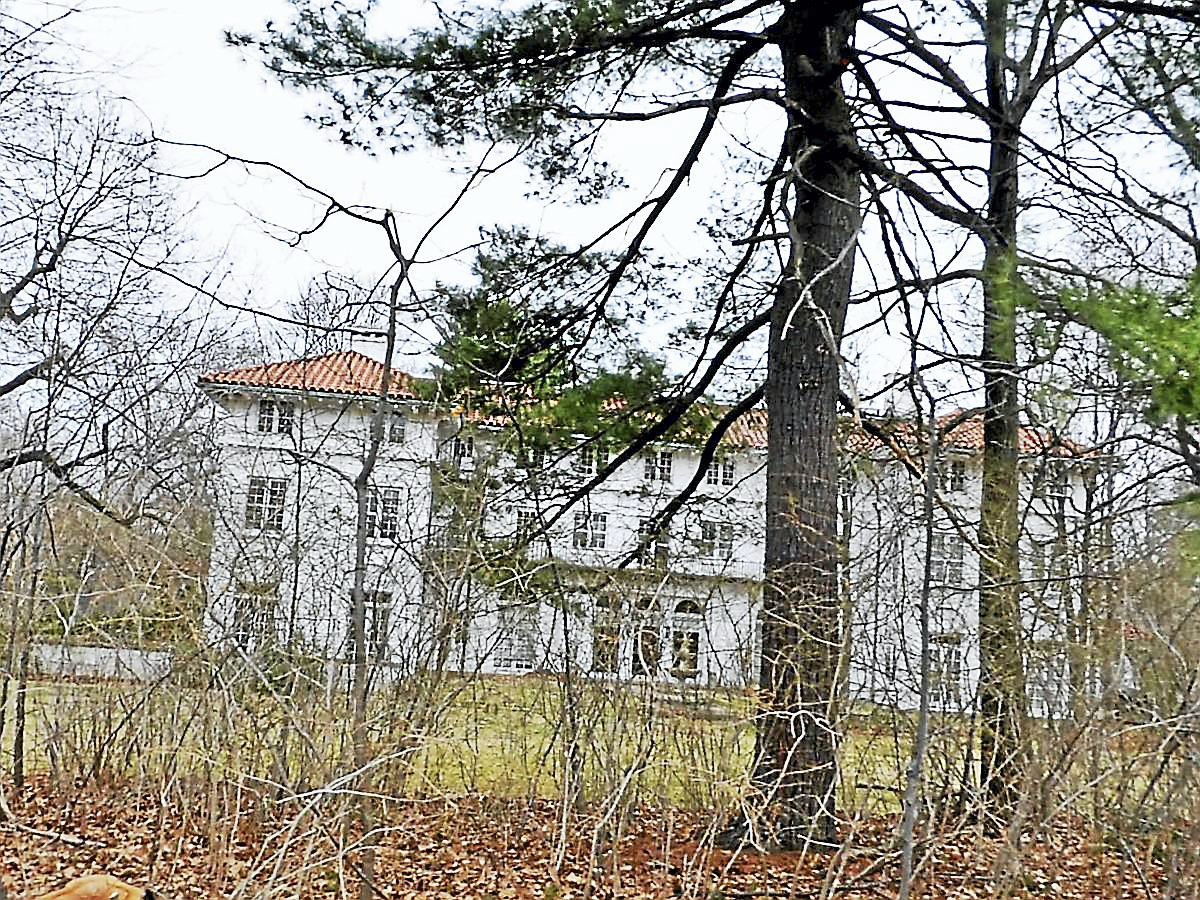 30room New Haven mansion to East Rock sober house