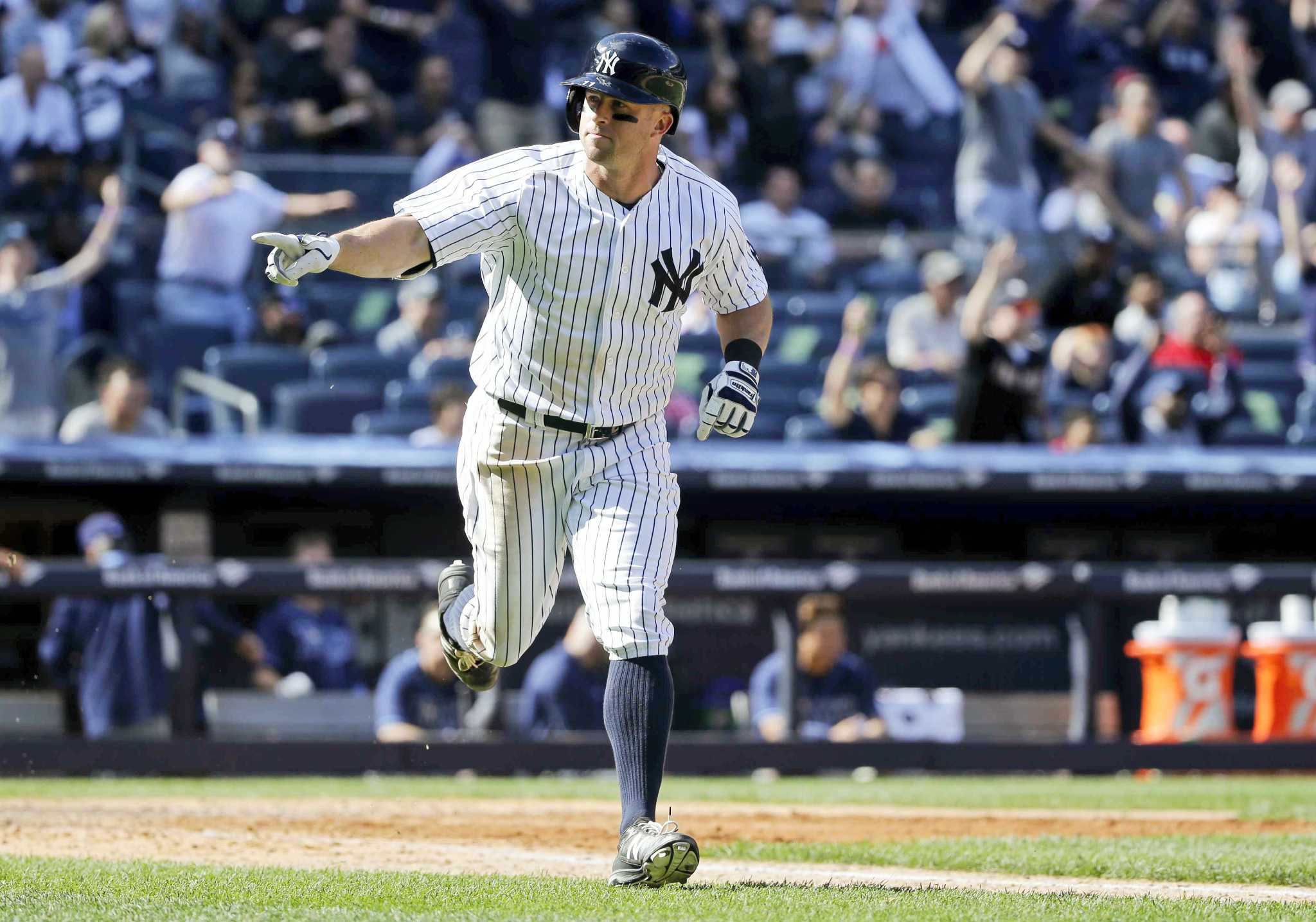 Yankees' Brett Gardner nearly breaks his face during dugout meltdown gone  wrong