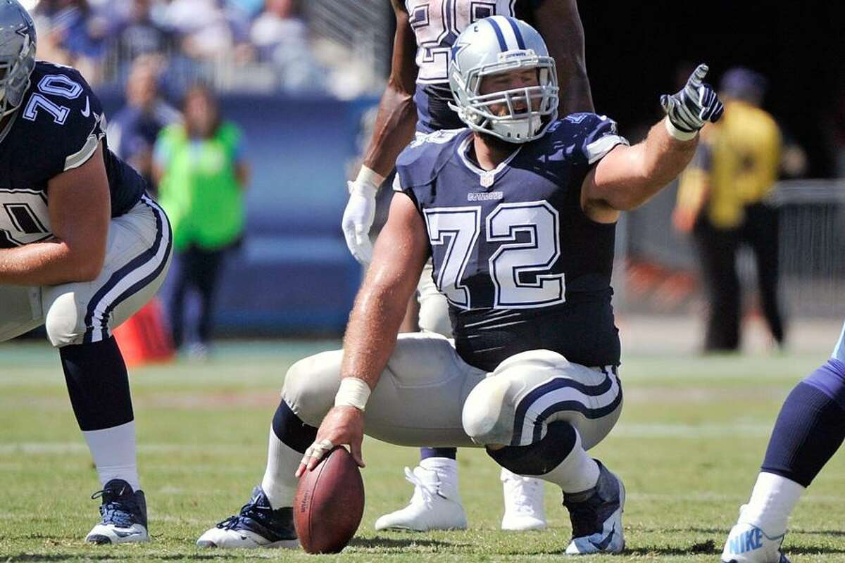 Center Mark Stepnoski of the Dallas Cowboys llines up at center