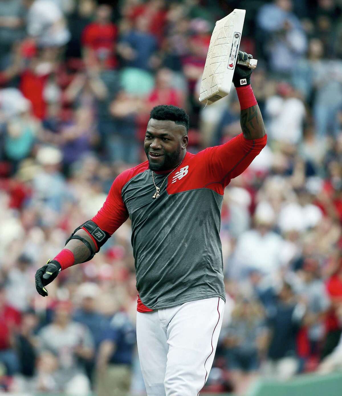 David Ortiz puts on a show, lifts Red Sox over Astros in 11th