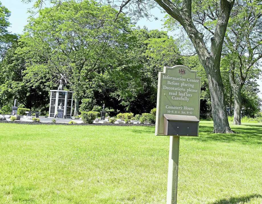 Branford resident wants dog walkers out of All Saints Cemetery in North ...