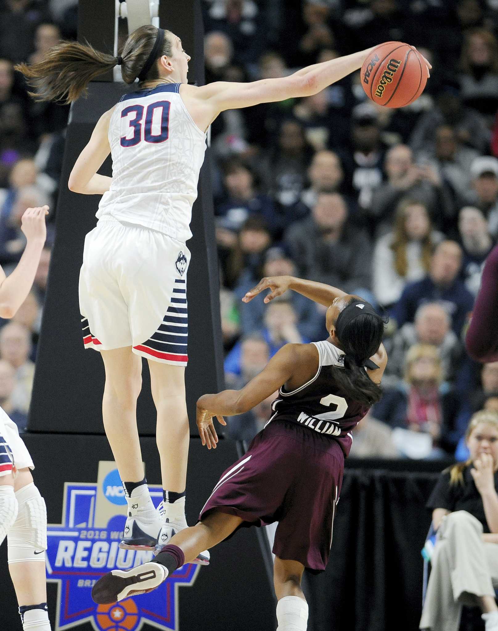 breanna stewart dunk