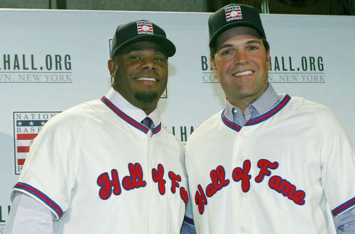 Ken Griffey Jr., left, poses for a photograph with Mike Piazza at a press conference announcing their election to baseball’s Hall of Fame on Thursday.