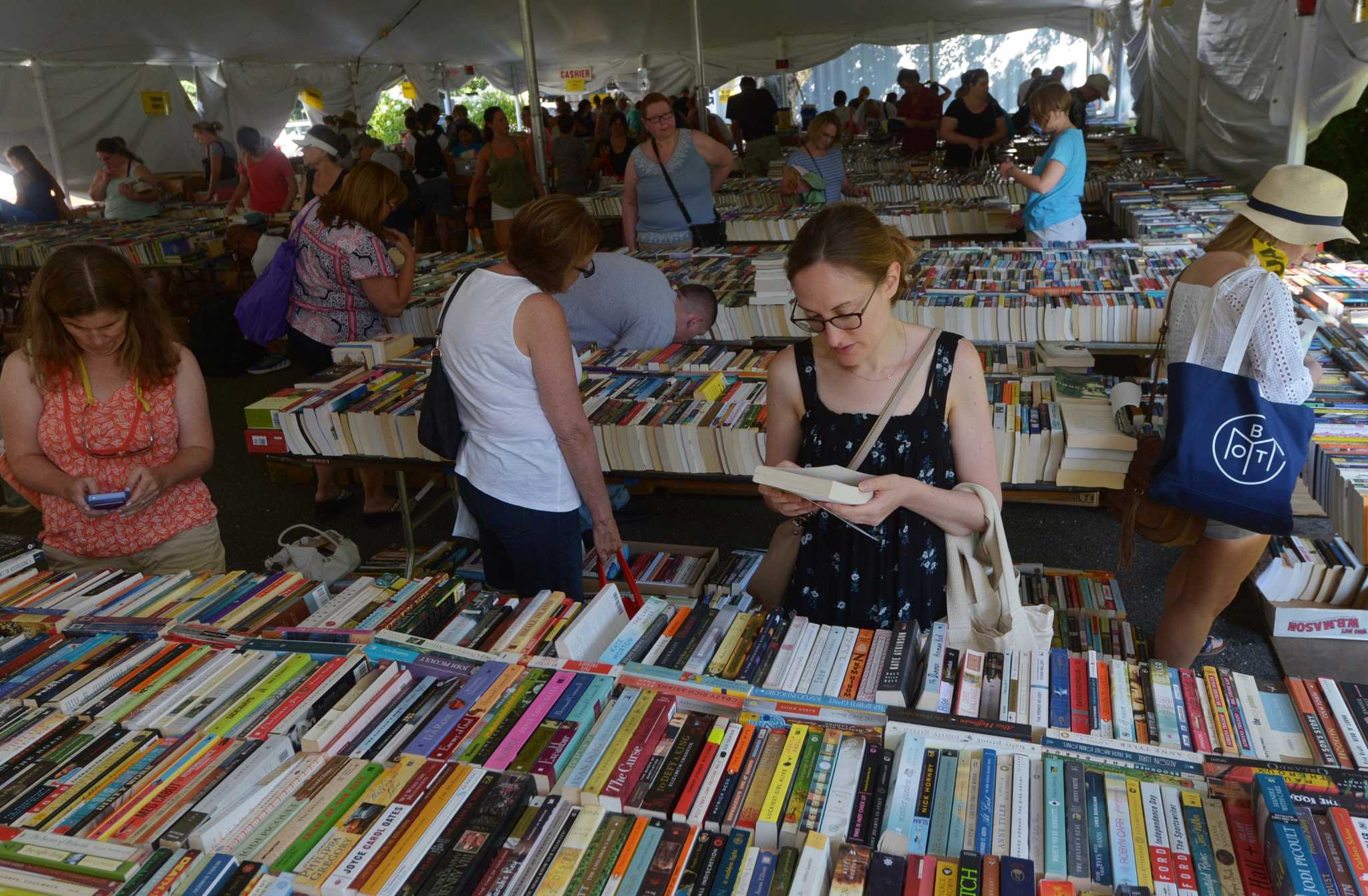 Book lovers turn out for 57th annual Pequot Library summer sale