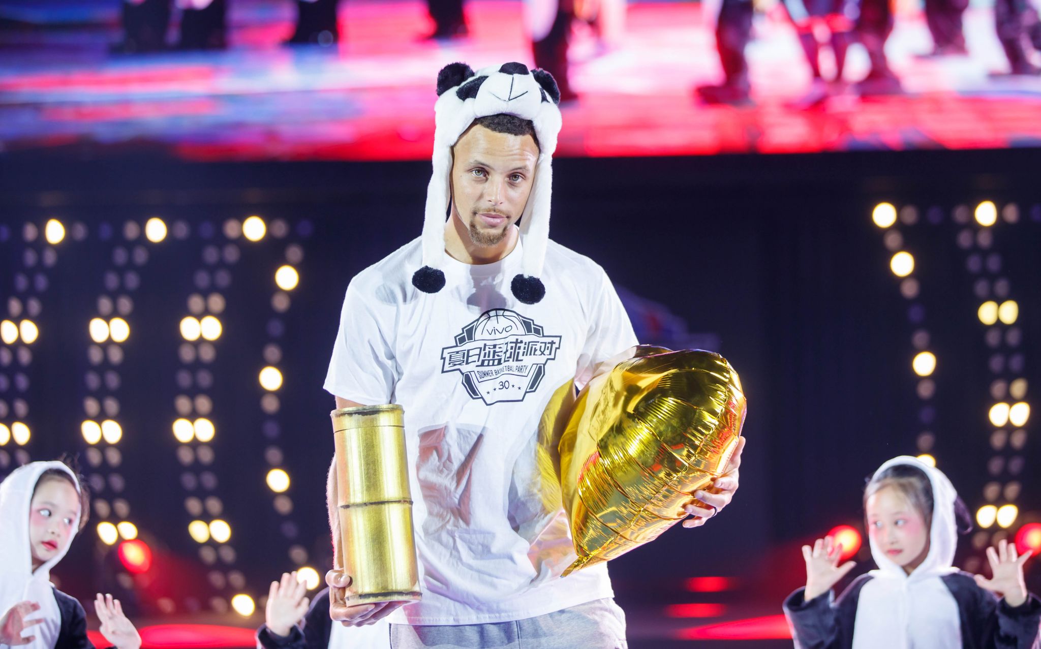 Steph Curry appears on a wild Korean variety show, takes ...