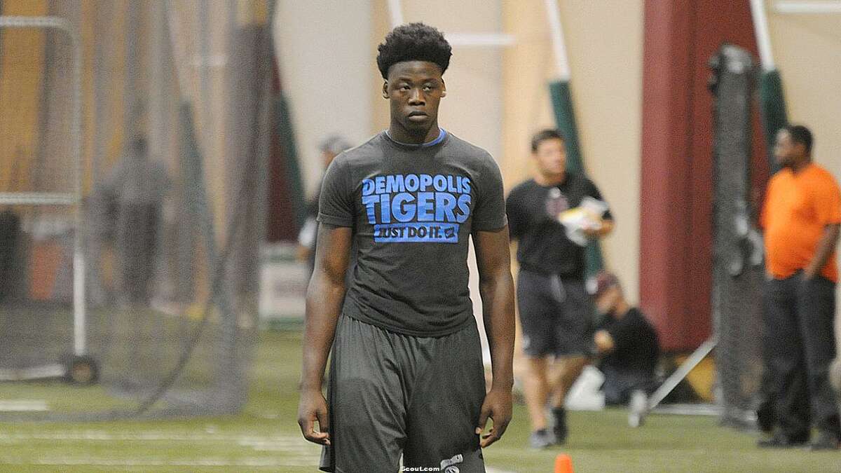 'Last Chance U.' star Isaiah Wright charged in fatal stabbing