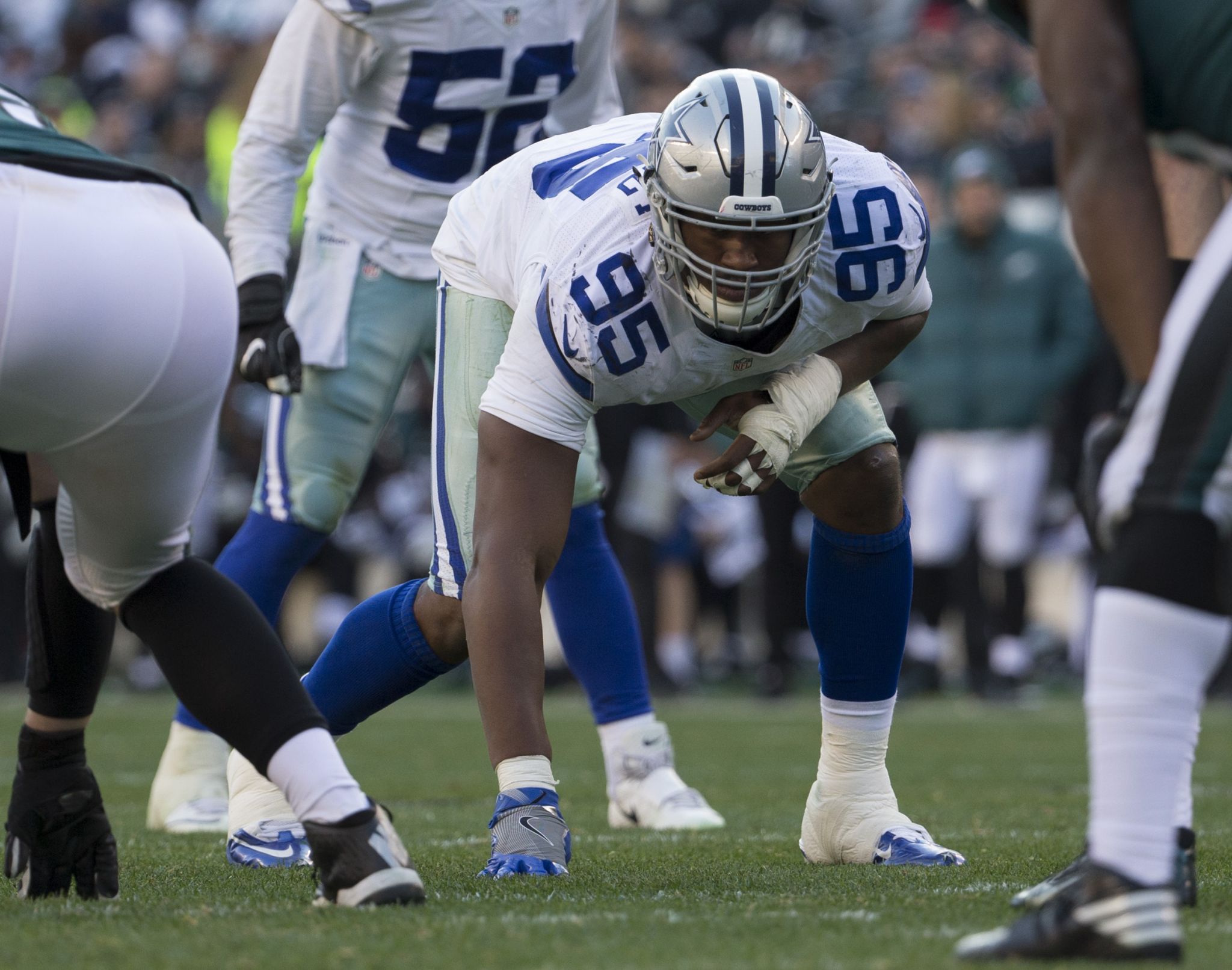 Cowboys offer 2nd-round tender at $2.9M to DE David Irving