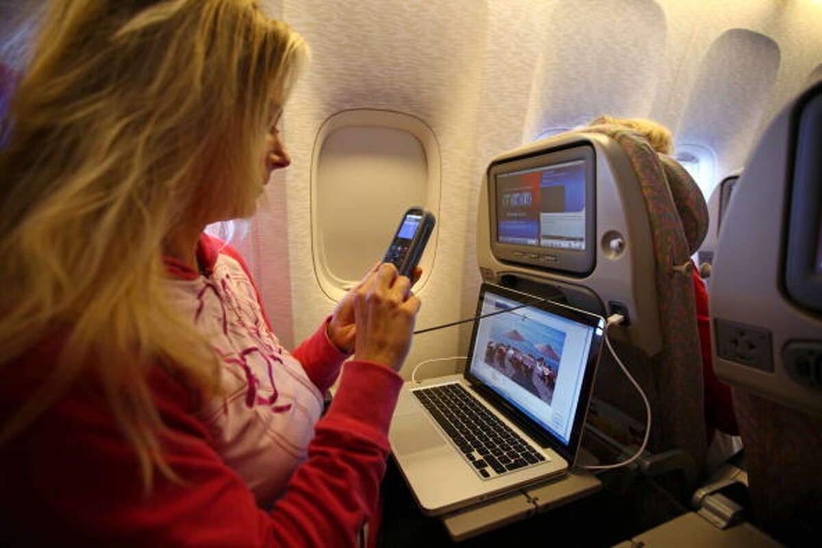 'They gave up' Alaska Airlines passengers stuck on SFO tarmac for over