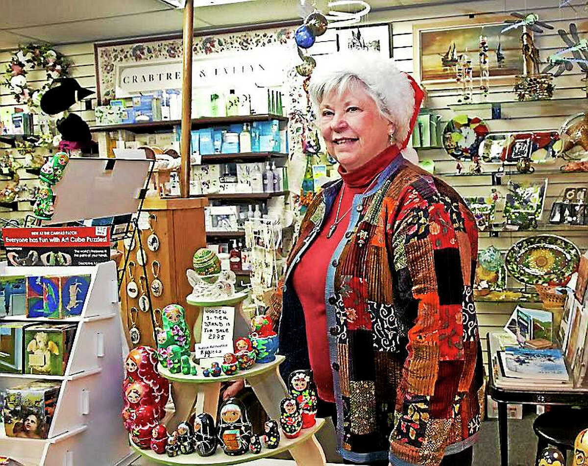 Lamplight Stroll returns Friday night to downtown Milford