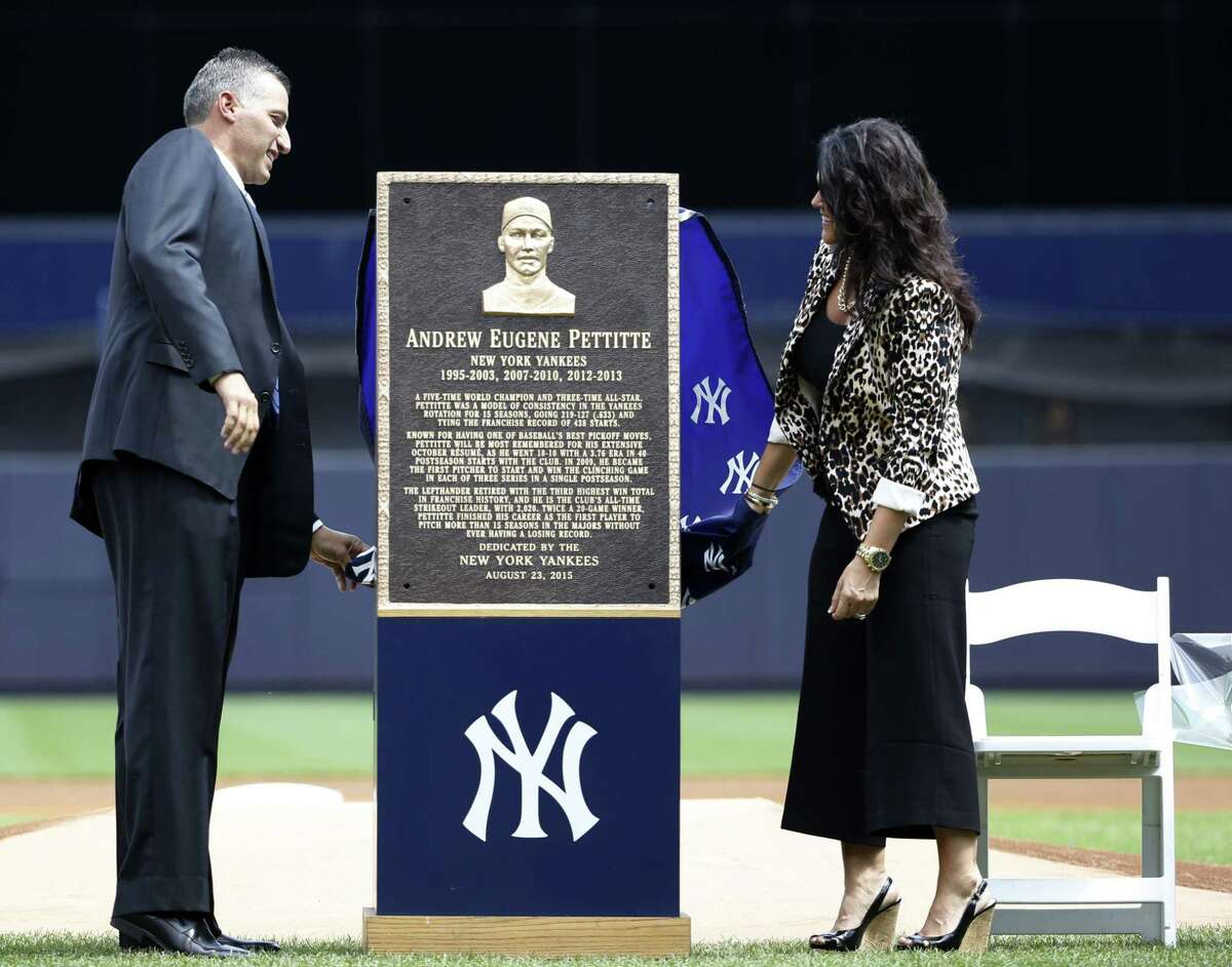 Emotional Andy Pettitte has his No. 46 retired by Yankees