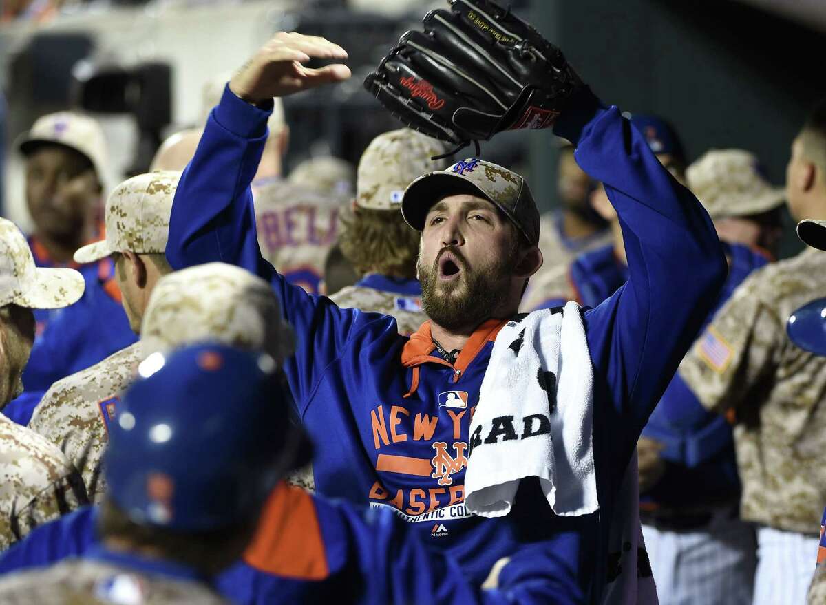 Jonathon Niese and the Mets were pumped to get a 4-0 win over the Atlanta Braves on Monday night in New York.
