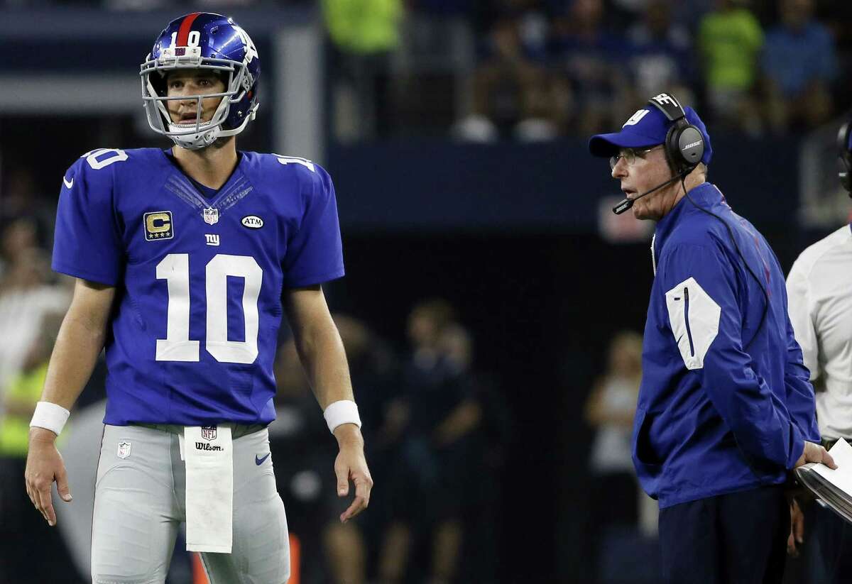 Giants quarterback Eli Manning (10) and head coach Tom Coughlin stand on the field late in the second half Sunday.