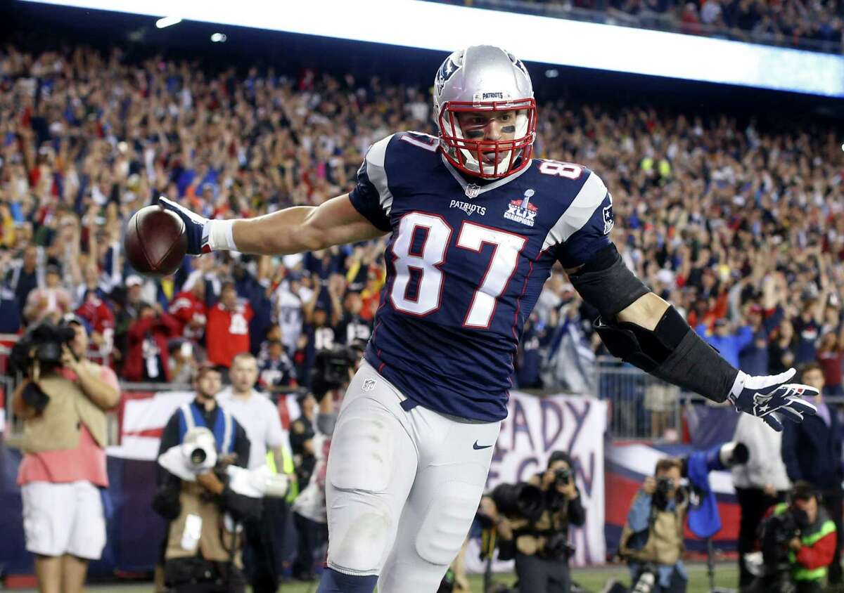 PATRIOTS: Brady's season-high four TDs leads New England