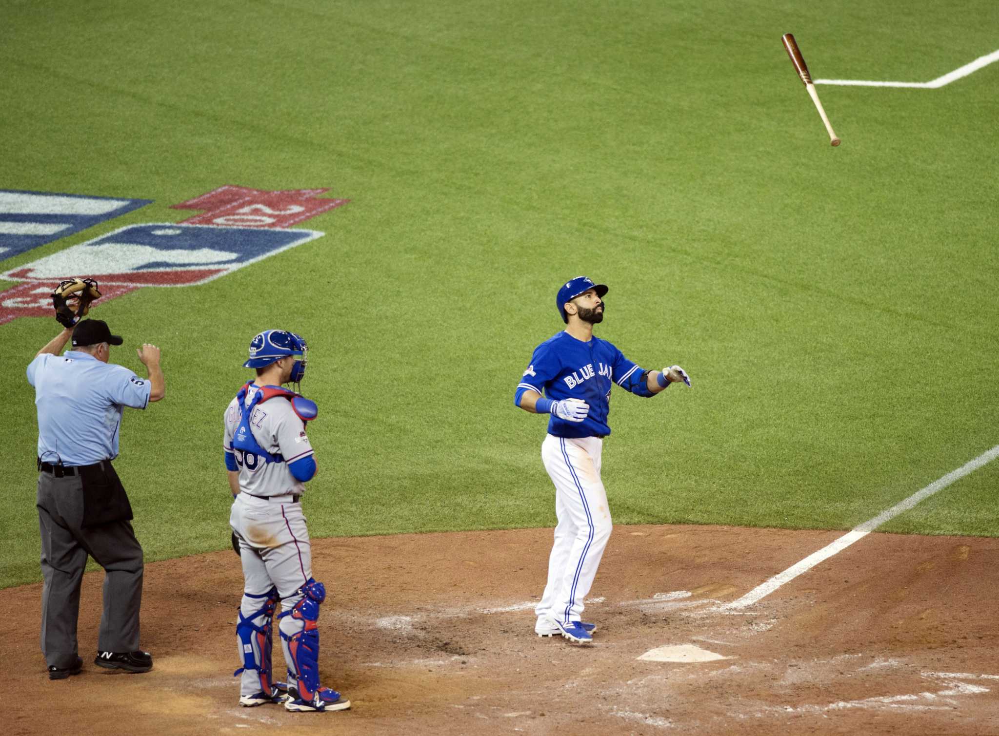 Blue Jays Encarnacion and Bautista warm up under red sky while the