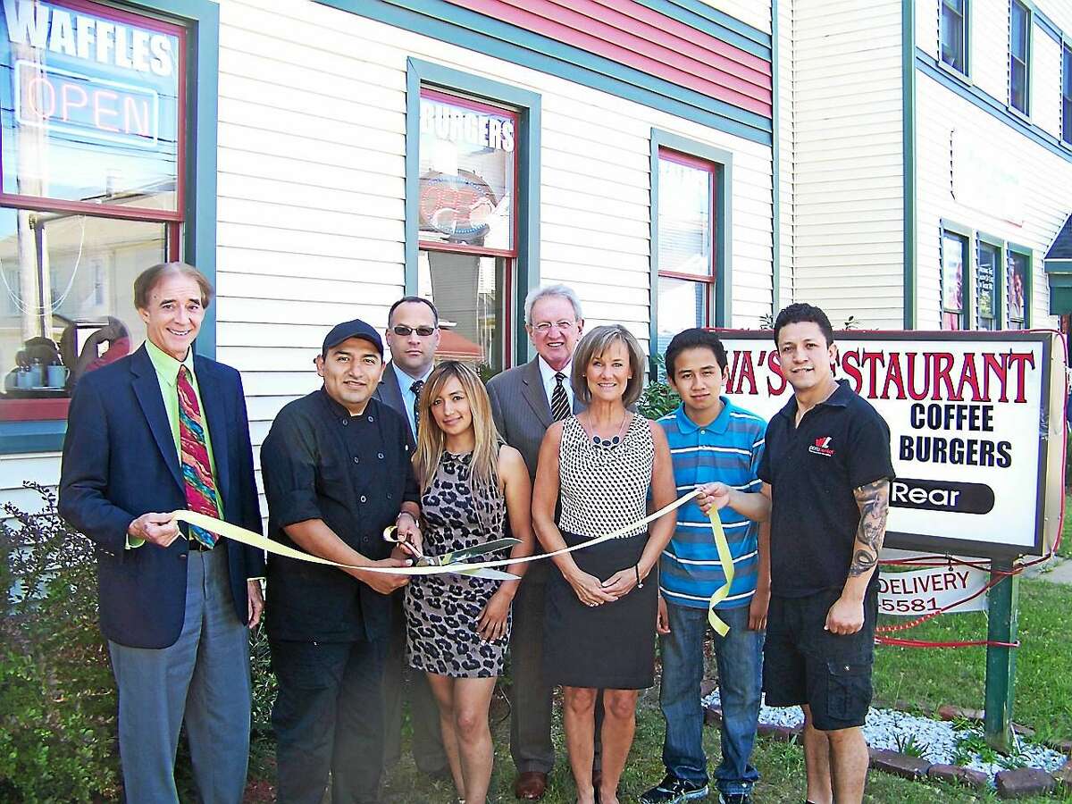 New pizzeria opens on South Colony Road in Wallingford