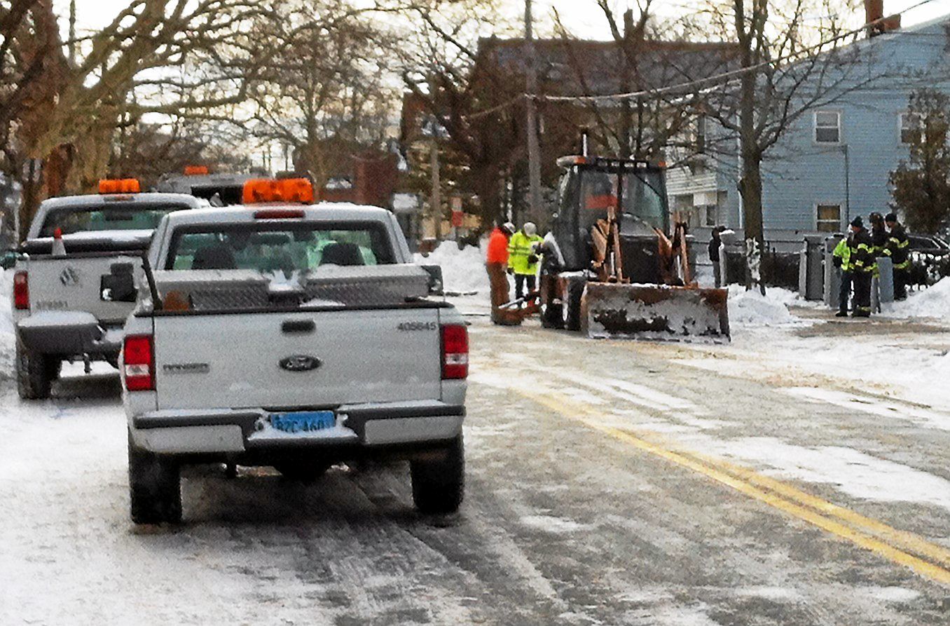 Gas leak shuts down part of James Street in New Haven
