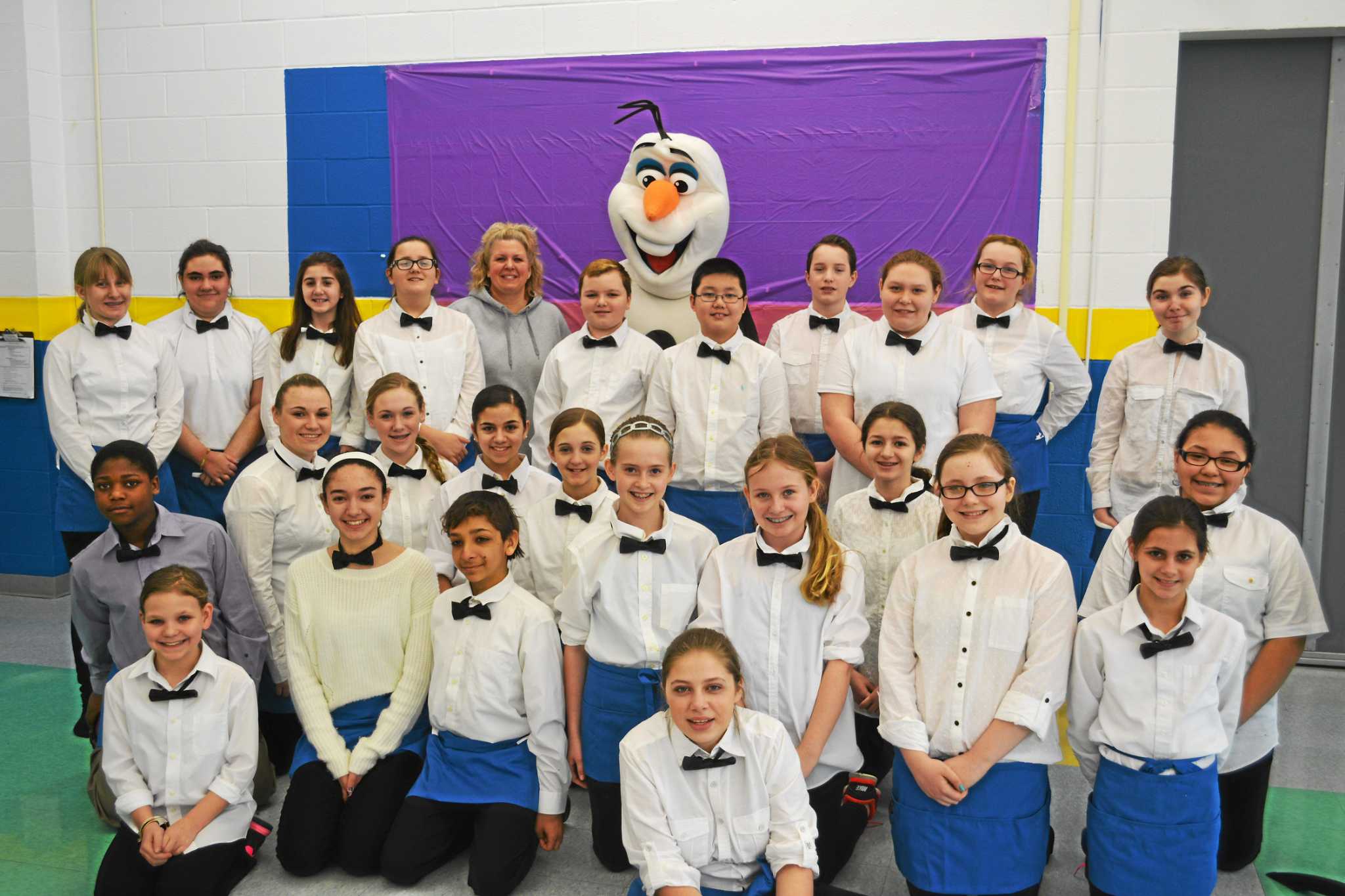 Seymour Middle School’s Student Council helps send man with cancer on