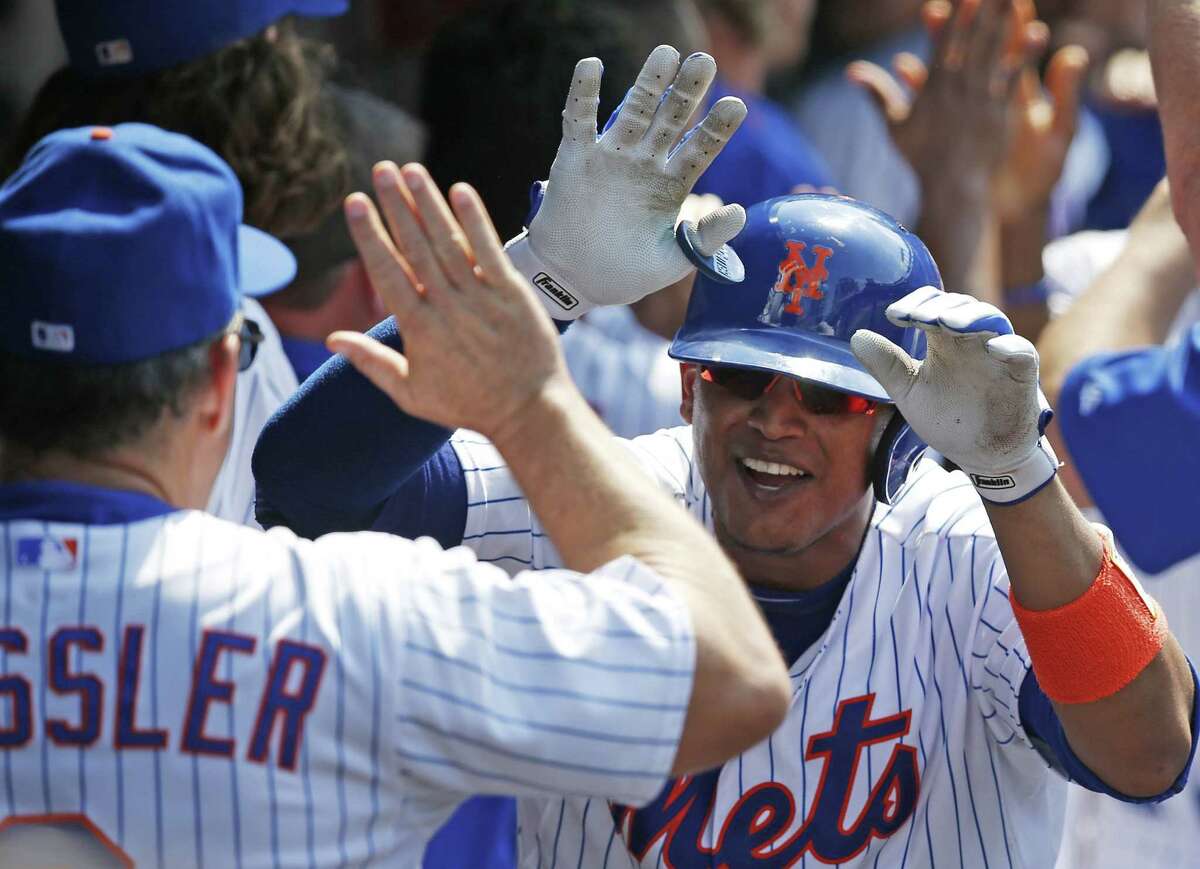 Mets assistant hitting coach Pat Roessler (6) congratulates Juan Lagares after Lagares hit a sixth-inning, three-run home run on Sunday.