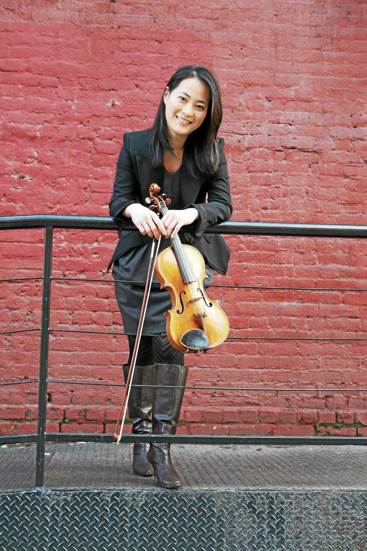 Violinist Hye-Jin Kim will be the New Haven Symphony Orchestra guest performer.