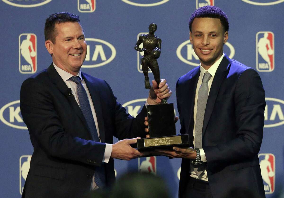 Warriors guard Stephen Curry, right, is presented with the NBA’s Most Valuable Player award by Tim Chaney of Kia Motors on Monday.