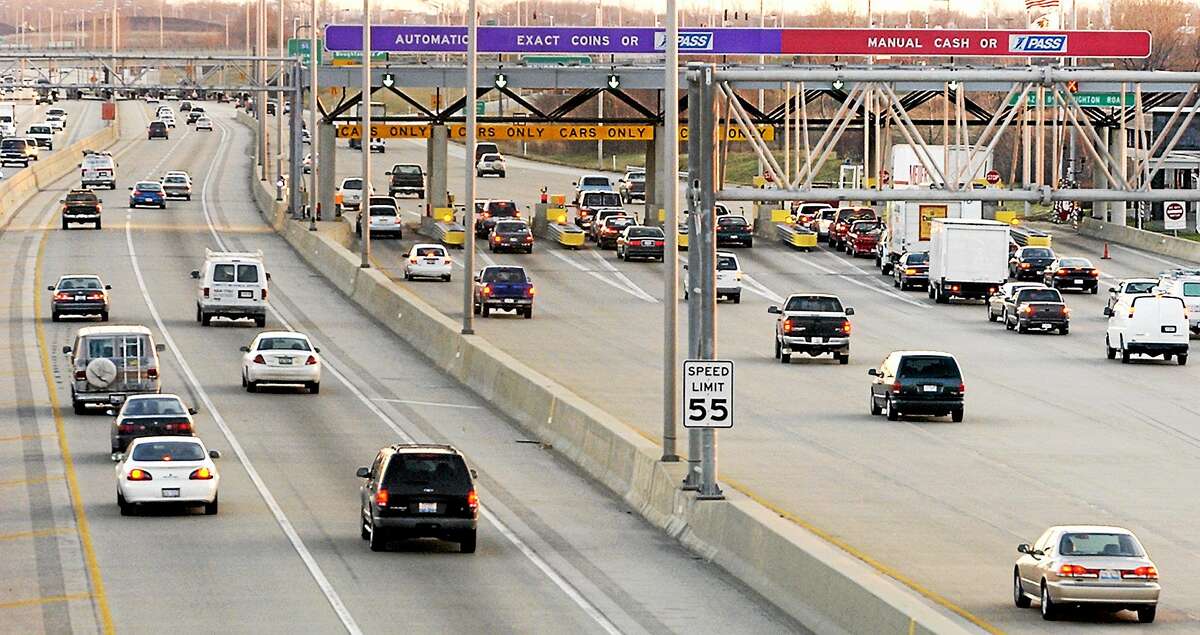 An example of manual and automatic lanes at an electronic toll plaza in Downers Grove, Ill.