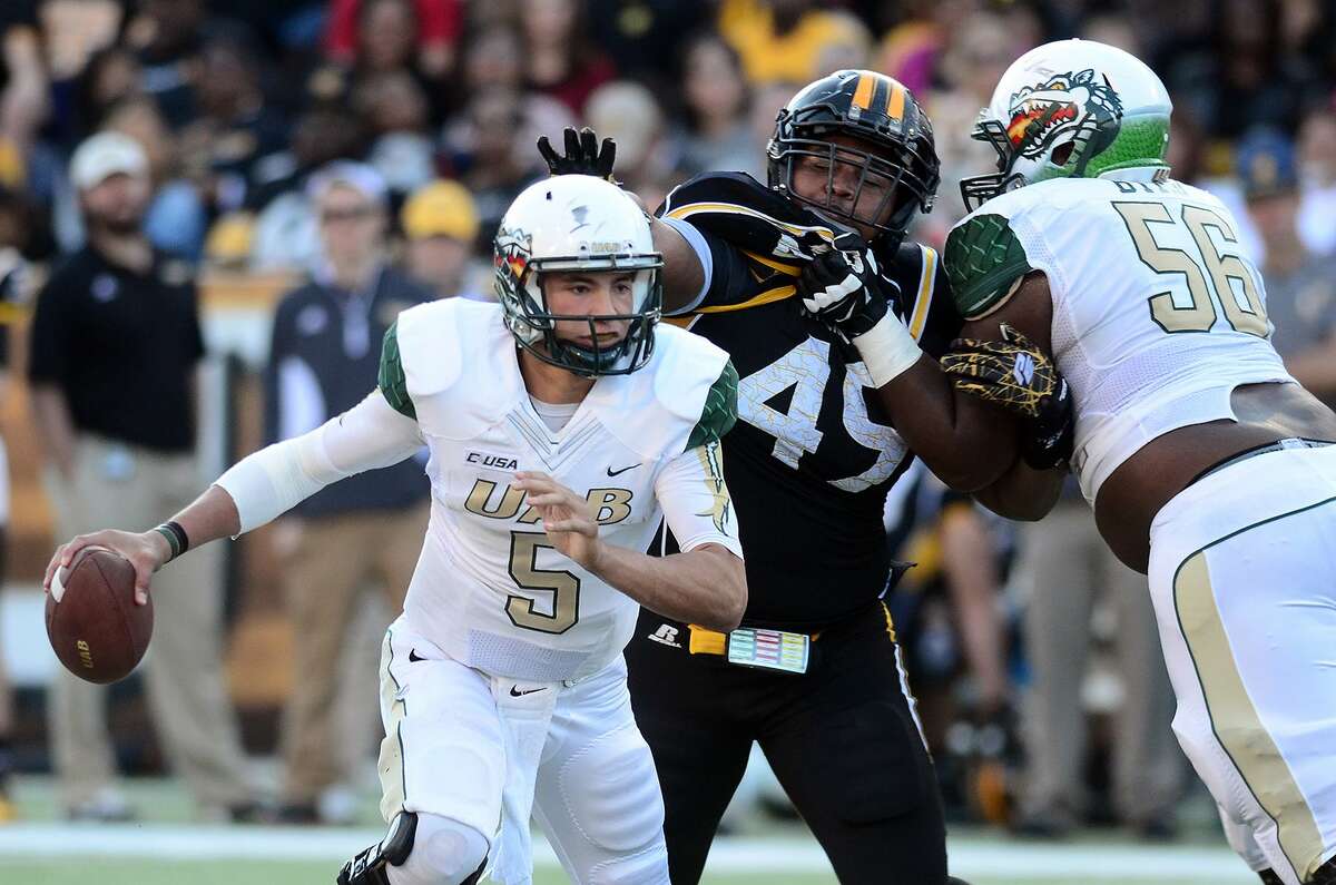 UAB quarterback Cody Clements (5) scrambles out of the backfield during Saturday’s game against Southern Mississippi.