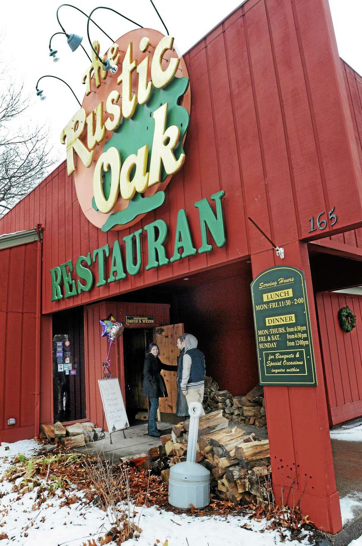 The Rustic Oak restaurant in North Haven has closed its doors. Owners, staff and friends spent a last day at the restaurant Monday.
