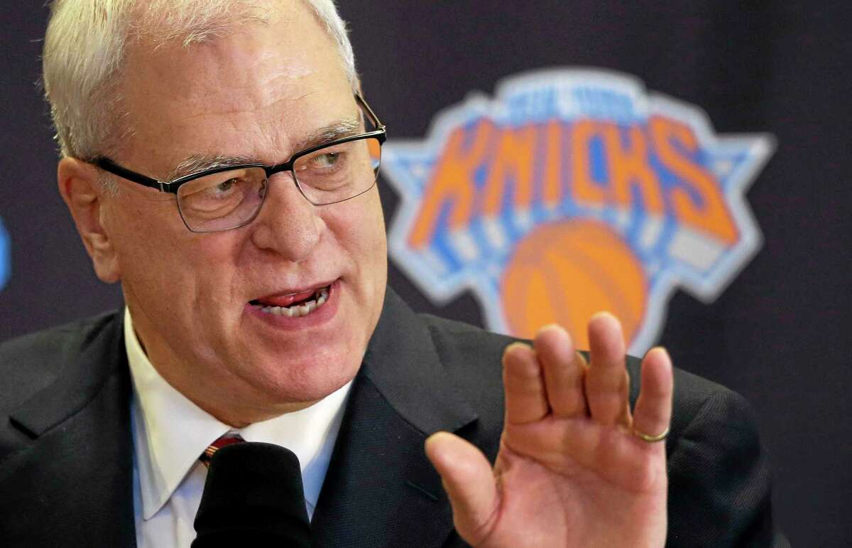 Knicks president Phil Jackson has asked star forward Carmelo Anthony to delay free agency.
