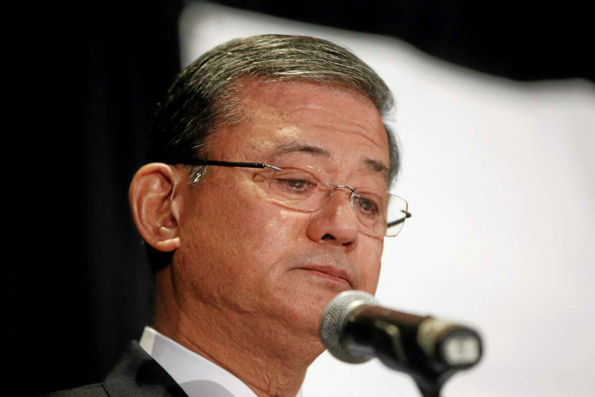 Veterans Affairs Secretary Eric Shinseki pauses as he speaks at a meeting of the National Coalition for Homeless Veterans, Friday, May 30, 2014.