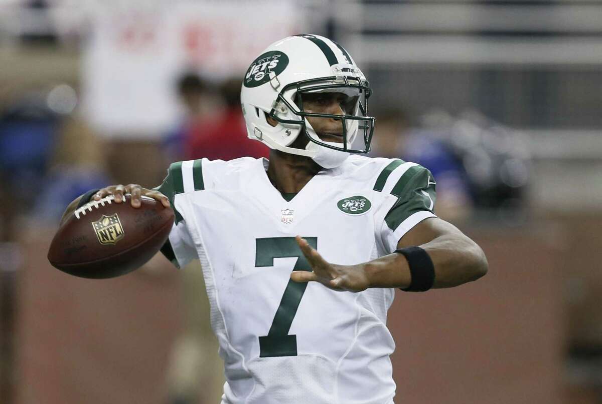 New York Jets quarterback Geno Smith throws a pass against the Buffalo Bills during Monday’s game in Detroit.