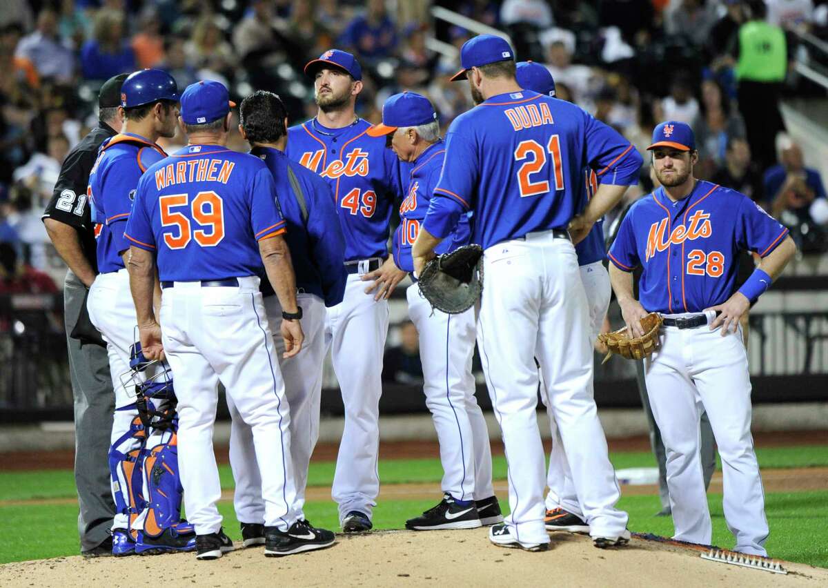 Mets pitcher Jonathon Niese (49) talks with manager Terry Collins (10) before he was taken out of the game during the sixth inning of New York’s 3-1 loss to the visiting Houston Astros on Friday at Citi Field.